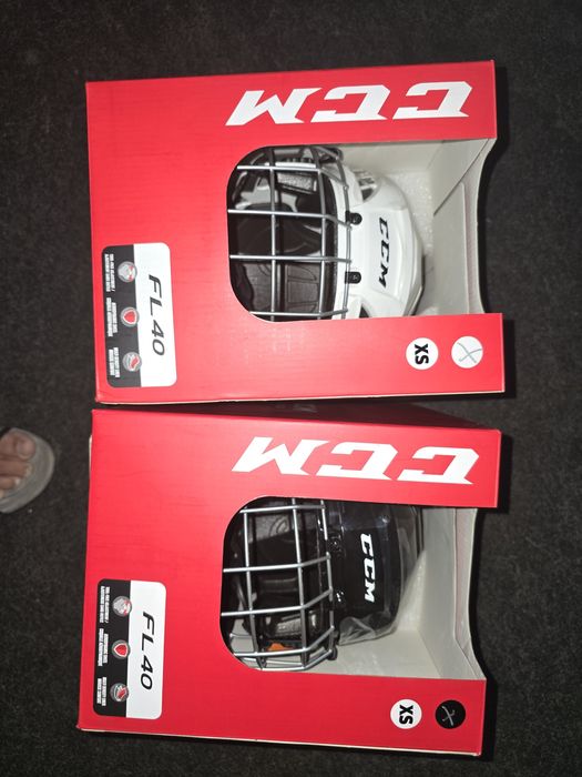 Продам НОВИЙ Шолом хокейний CCM Fitlite 40 з решіткою