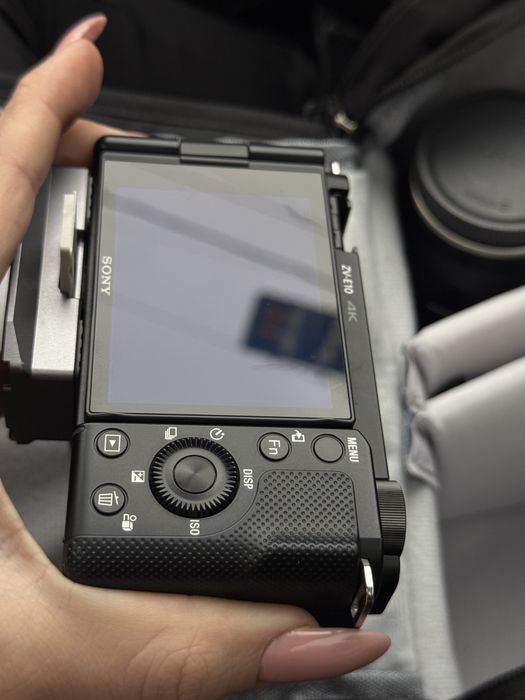 Продам камеру Sony zv-e10