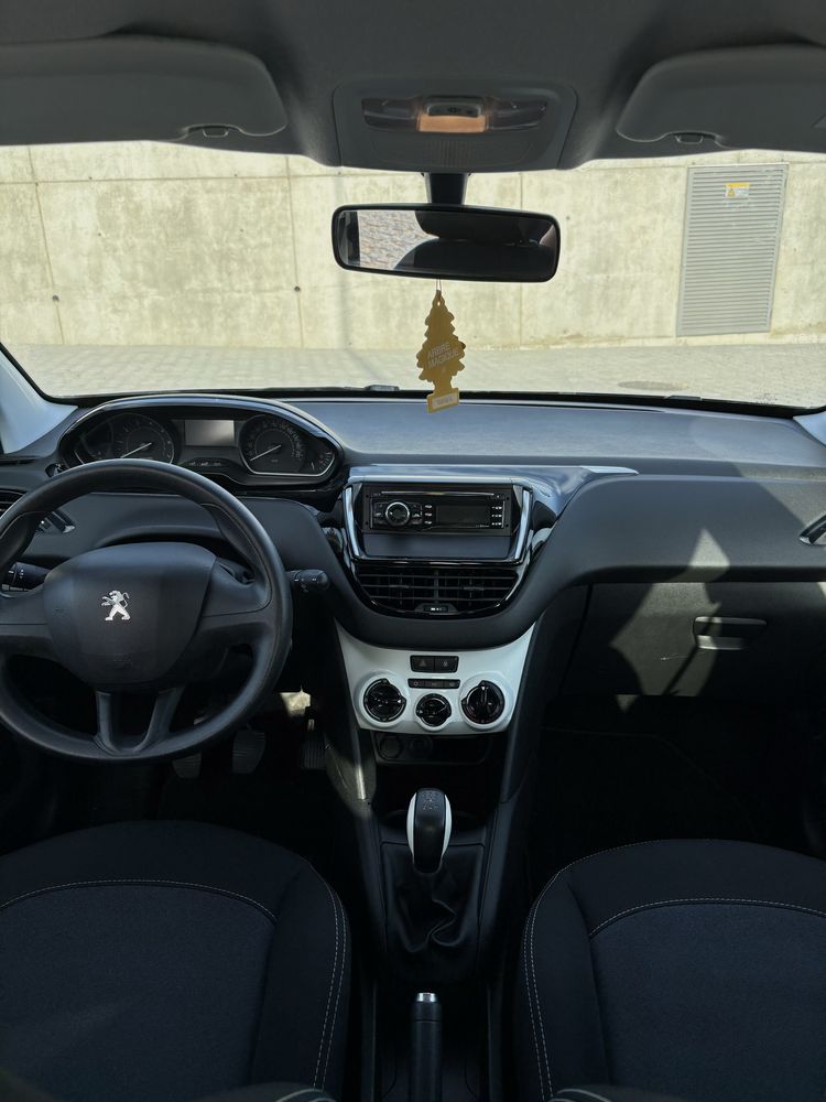 Peugeot 208 (COMO NOVO)