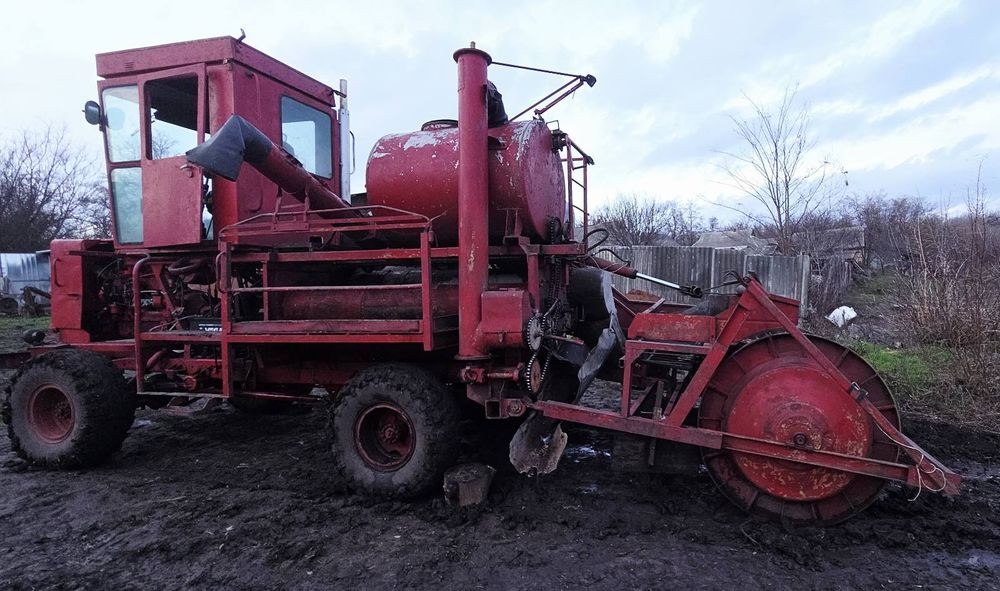 Гарбузовий самоходний комбайн