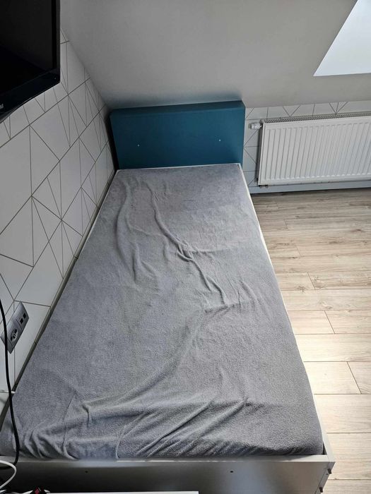 Łóżko jednoosobowe z materacem