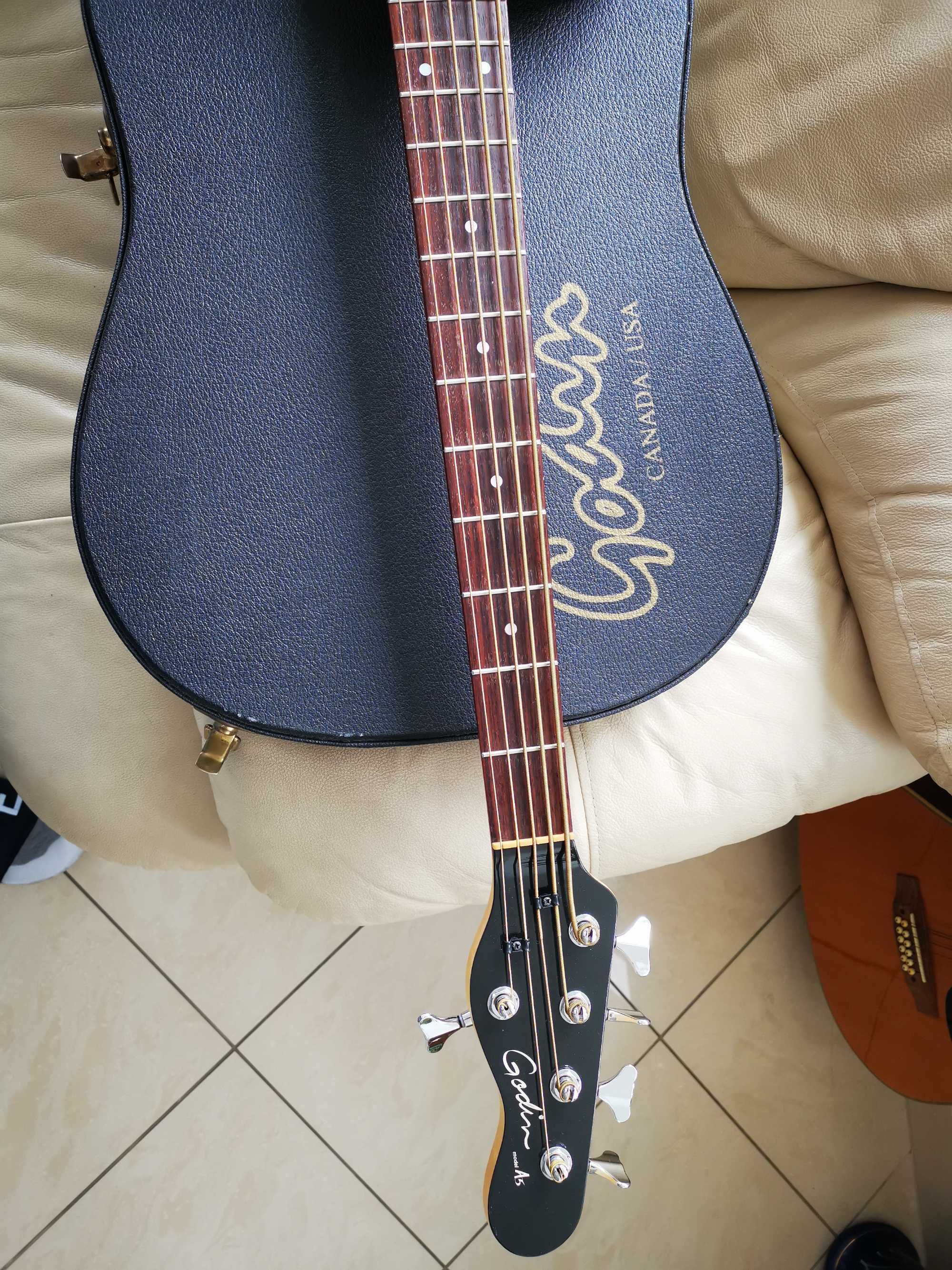 Gitara basowa Godin A5