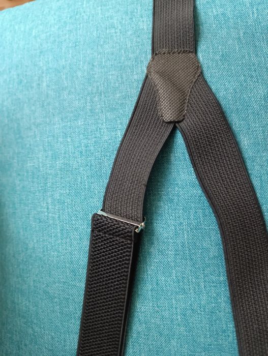 Підтяжки чорного кольору