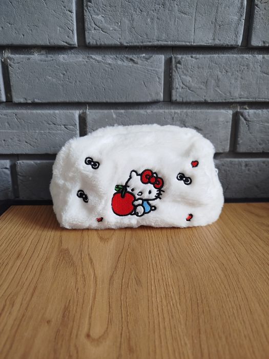 Pluszowa kosmetyczka piórnik etui na długopisy Hello Kitty