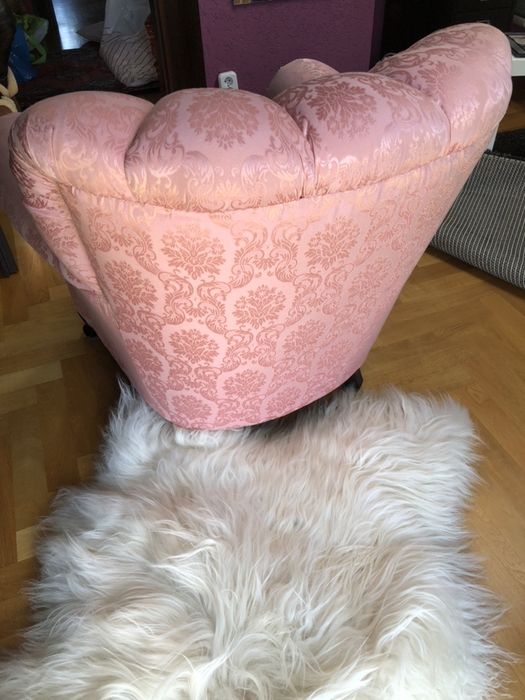 Fotel pudrowy róż vintage