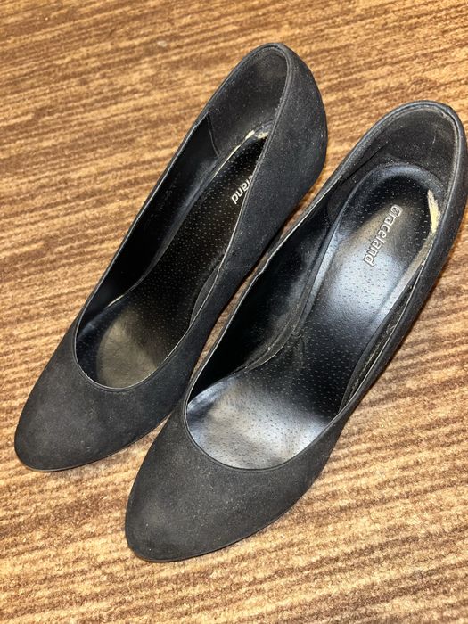 Zamszowe buty na obcasie Graceland