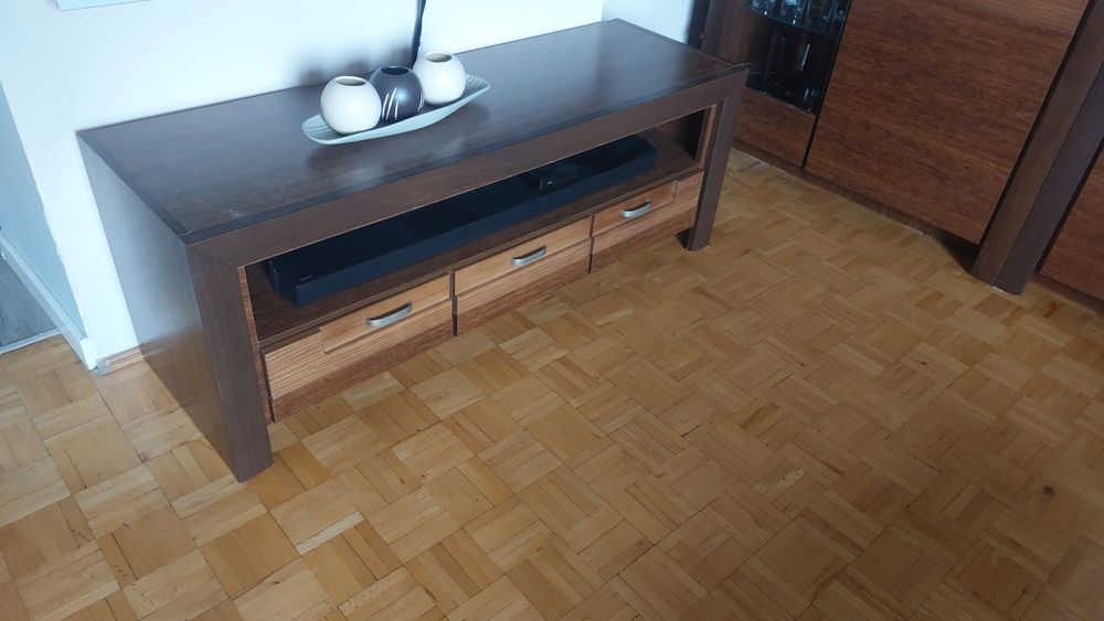 Zestaw mebli do salonu kolekcja Paris komoda, witryna, szafka rtv, pół