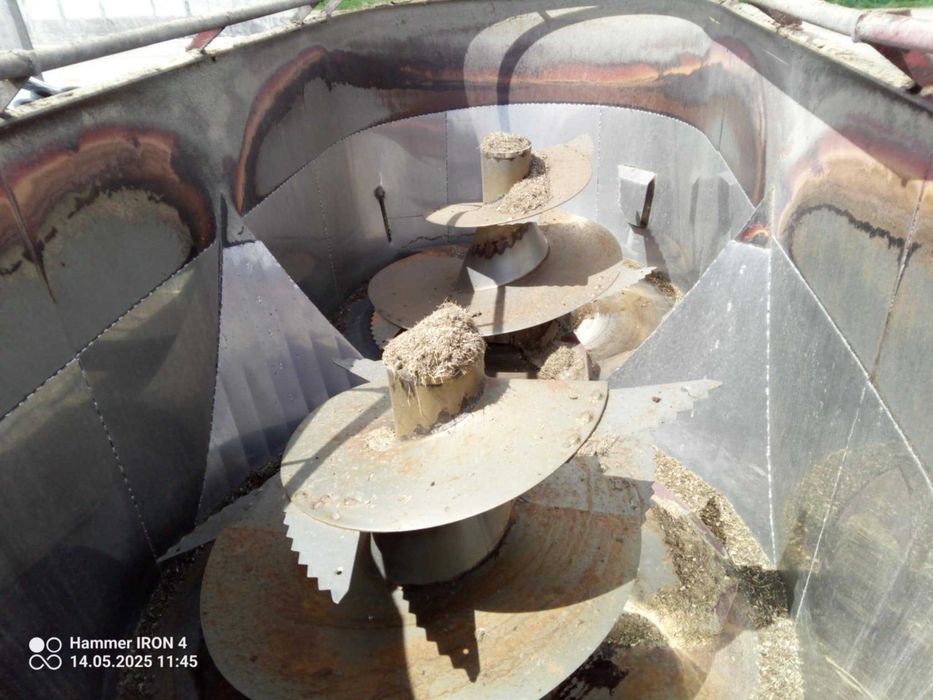 Wóz paszowy samojezdny strautmann verti mix 1400 double