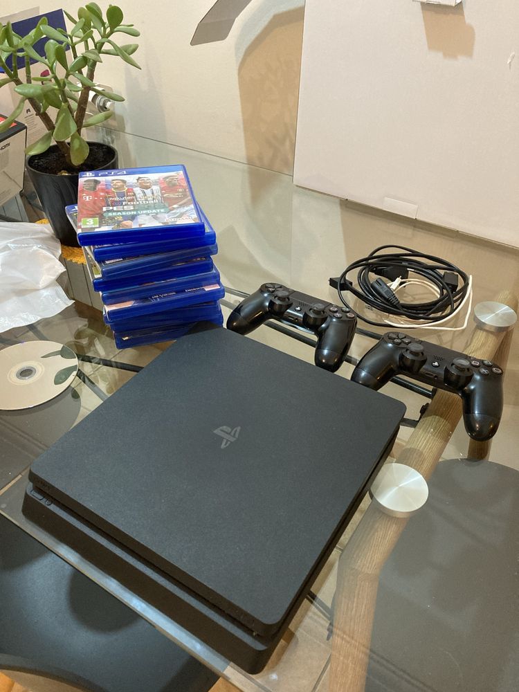 PlayStation 4 com 13 jogos