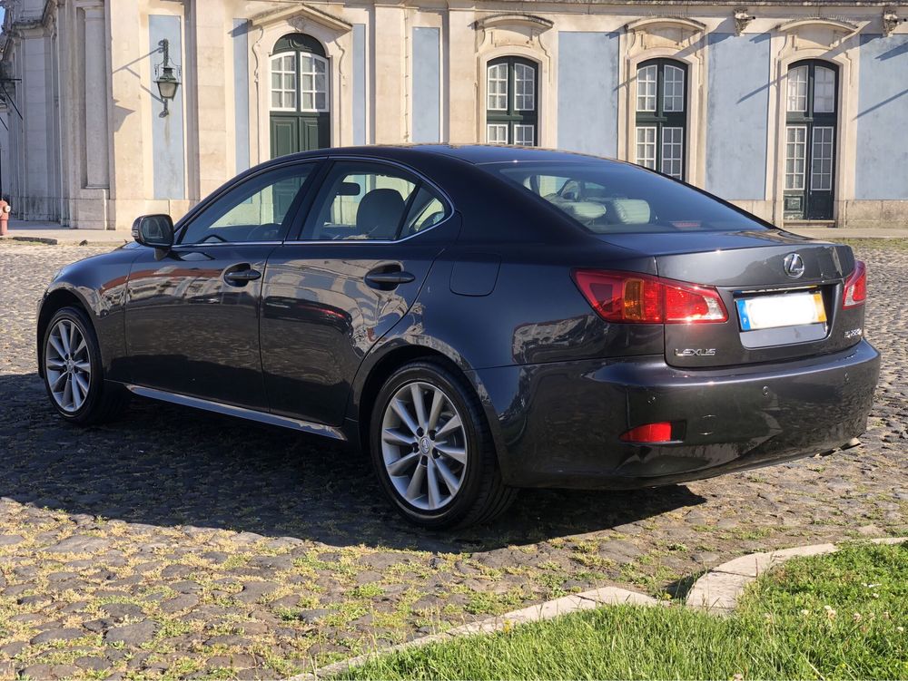Lexus IS 220D - Luxury 4D