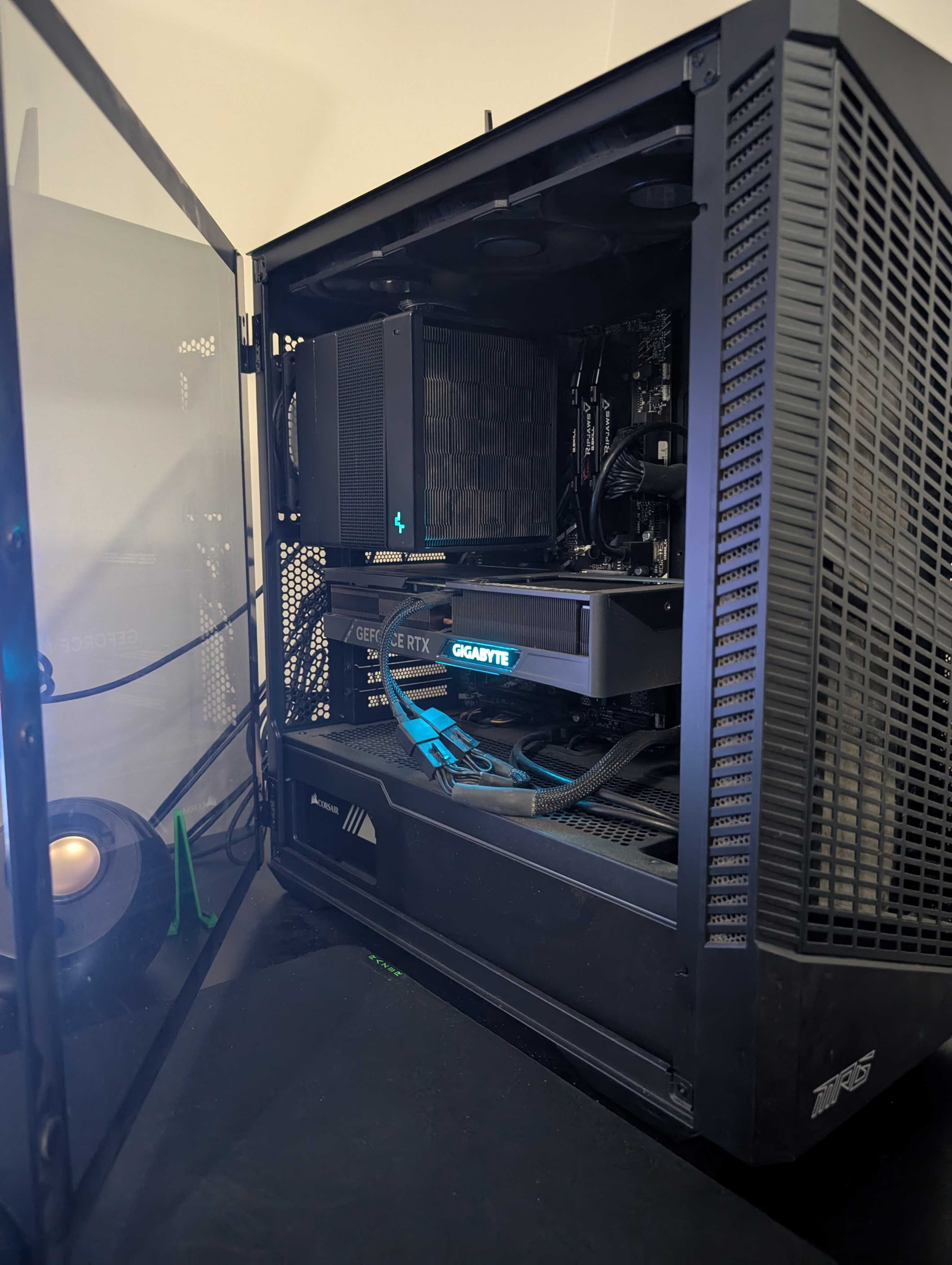Torre Gaming 13700KF 4070 Ti 64GB 1TB+500GB