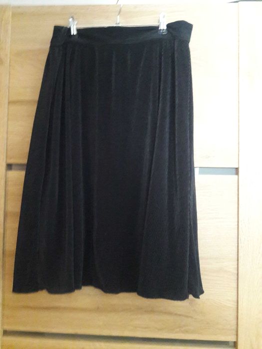 Spodnica plisowana czarna