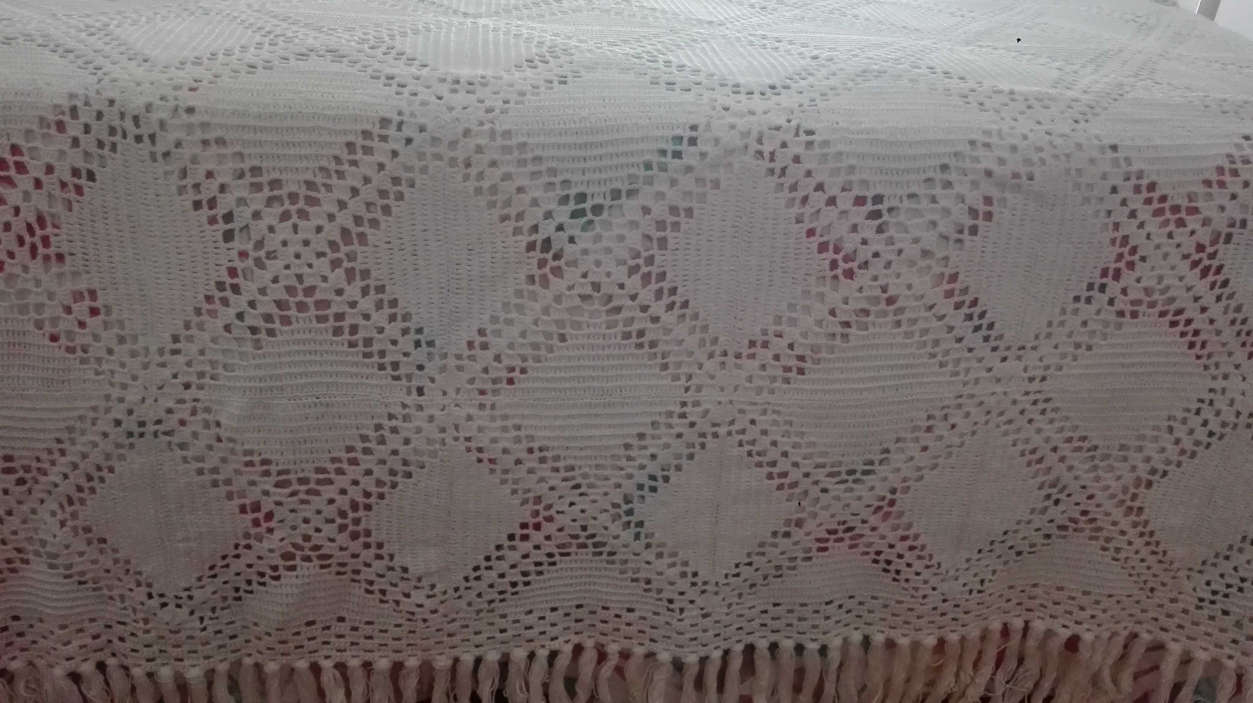 Coberta de cama em crochê feita à mão