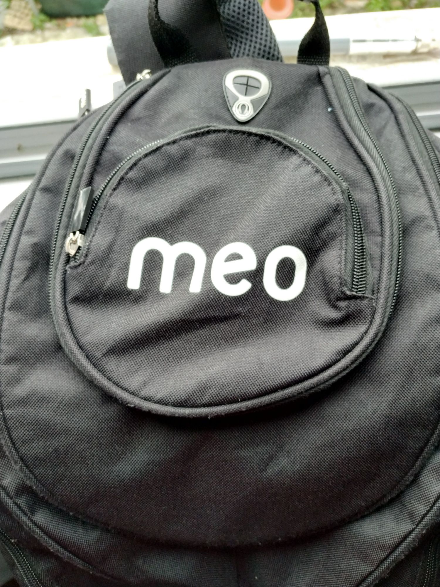 Mochila preta Meo impecável