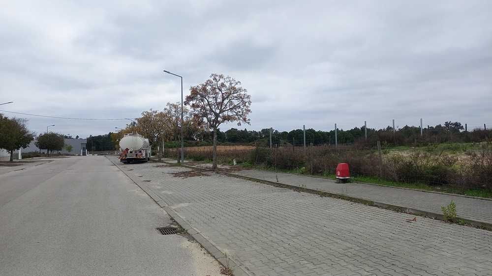 Lote industrial com 93.365 m2 no Parque Industrial de Vendas Novas.