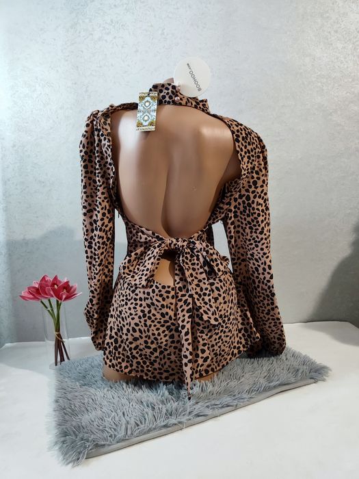 Нова блуза з відкритою спиною в леопардовий принт