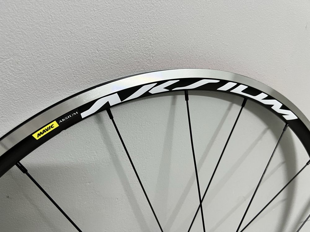 Koła szosowe 28” 700C Mavic AKSIUM Novatec