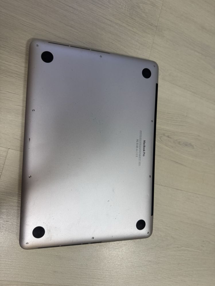 Macbook pro 2015 8 128 гарний стан
