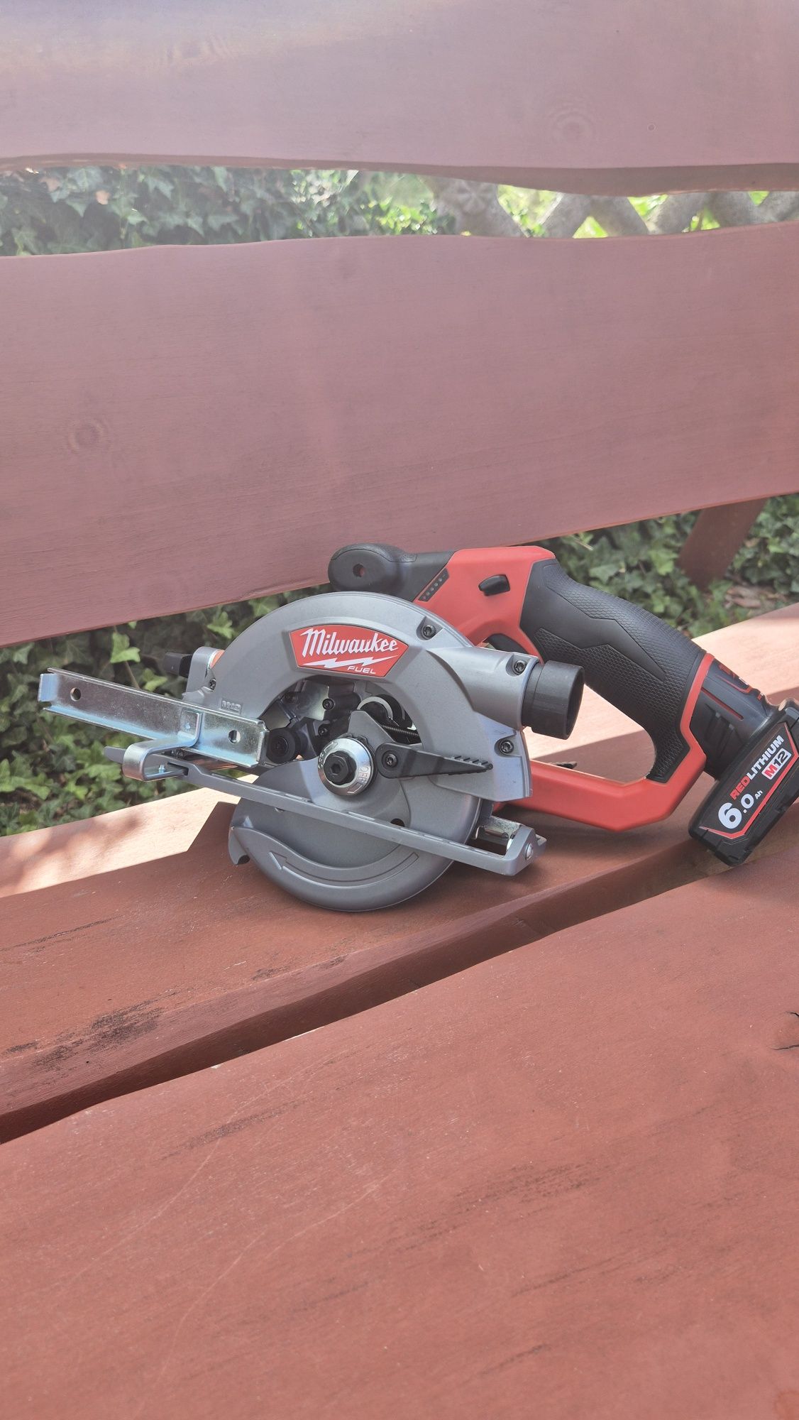 Milwaukee m12 CCS44 piła tarczowa