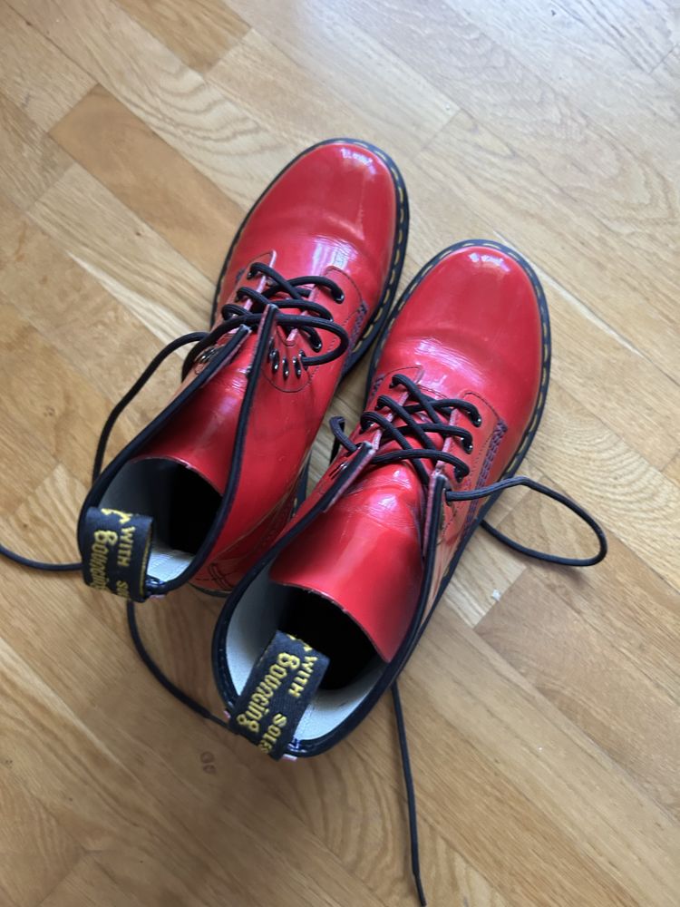 41 р. Оригінальні Dr. Martens лаковані червоні