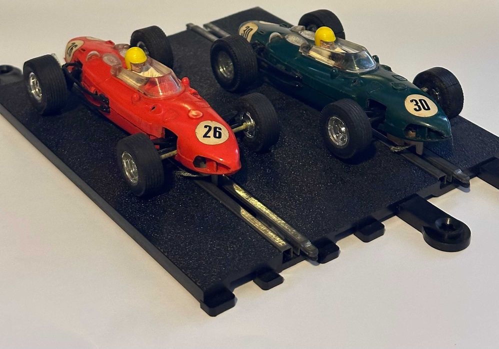 Scalextric GP22 1968 pista completa com dois Ferrari C-39 originais