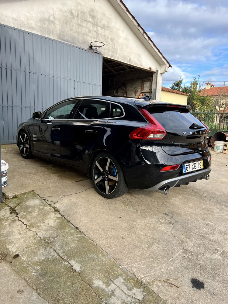 Volvo v40 R-Design