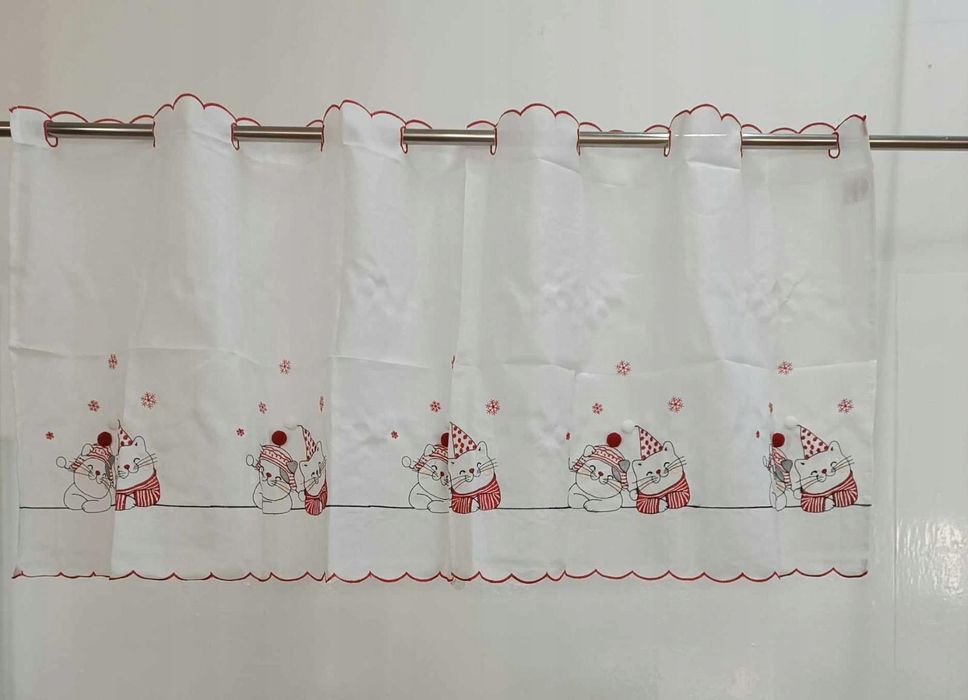 B.P.C prześwitująca zazdrostka ze świąteczntm haftem z kotkami ^114x47