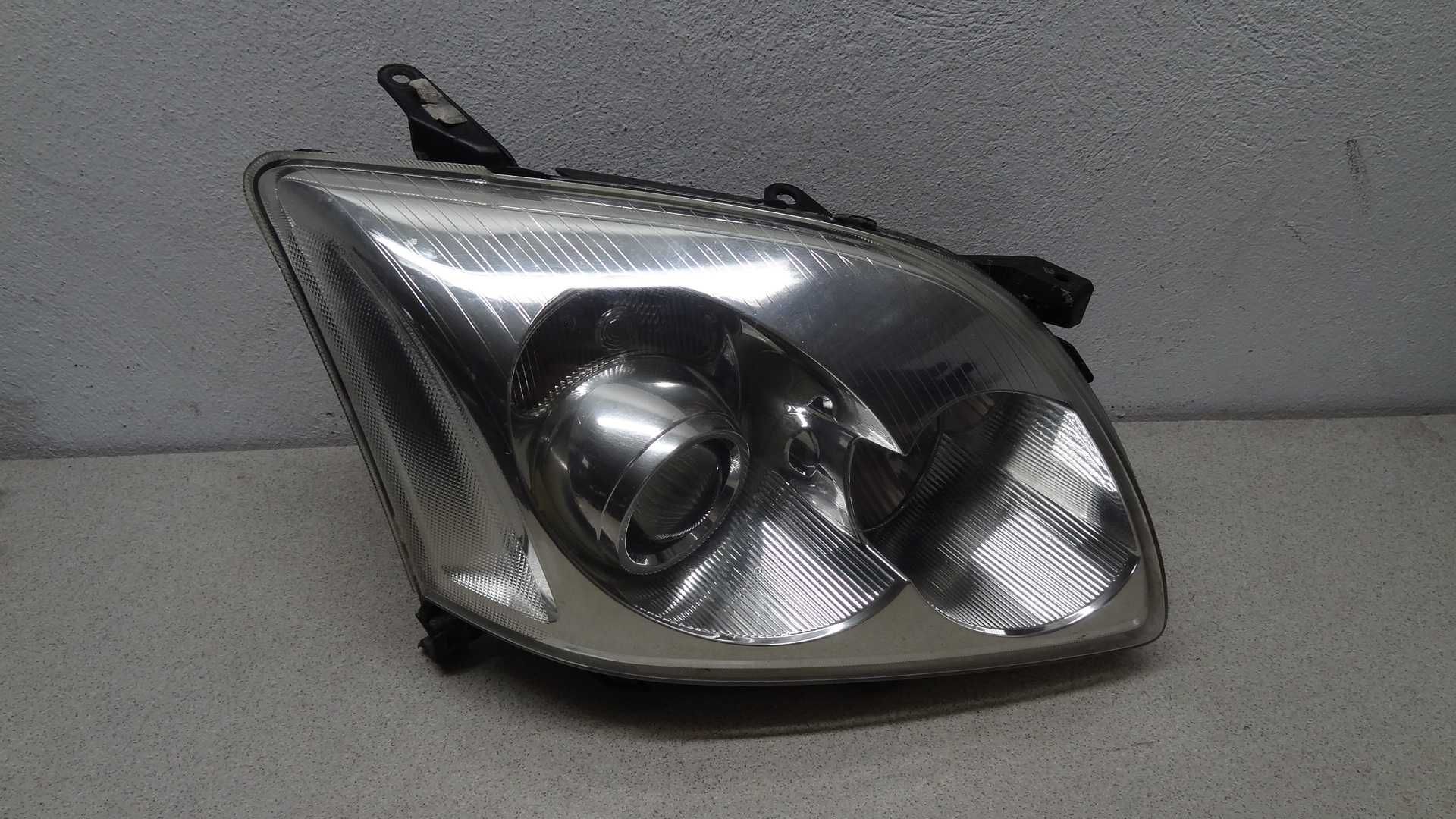 Toyota avensis t25 lampa przód prawa europa metalowa soczewka