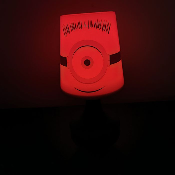 Lampka Minionek, zmienia kolor. Stan bardzo dobry. Na baterie.