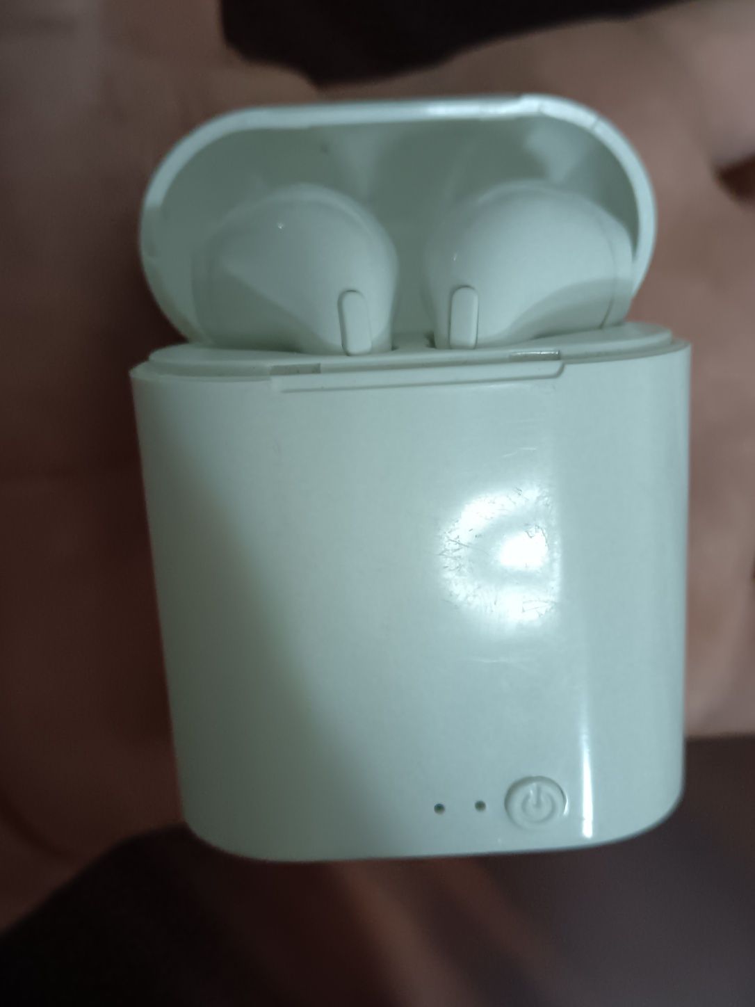 Fones de ouvido brancos