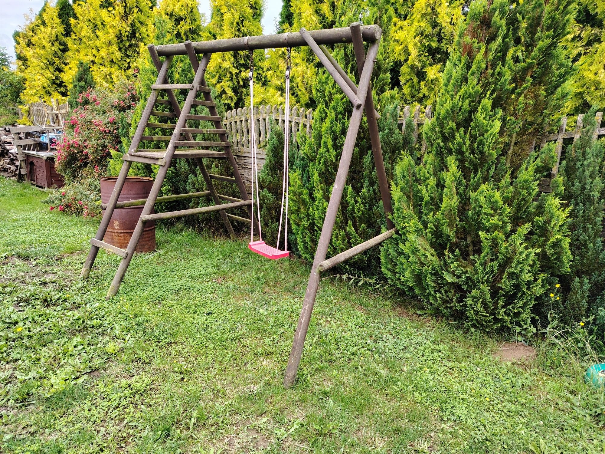Huśtawka ogrodowa dla dzieci.