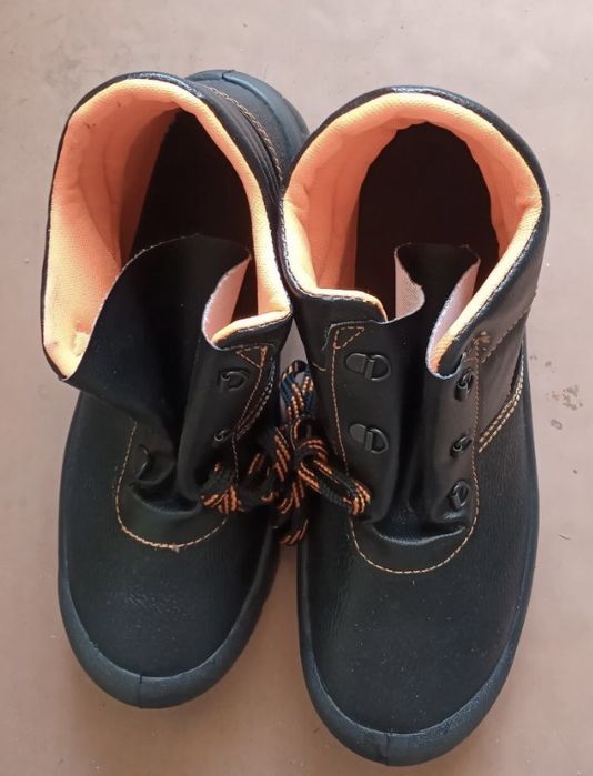 Взуття чоловіче нове