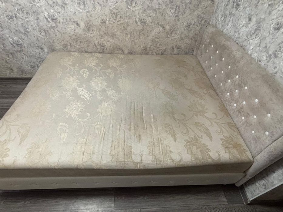 Ліжко двоспальне 160х210 висота 52.