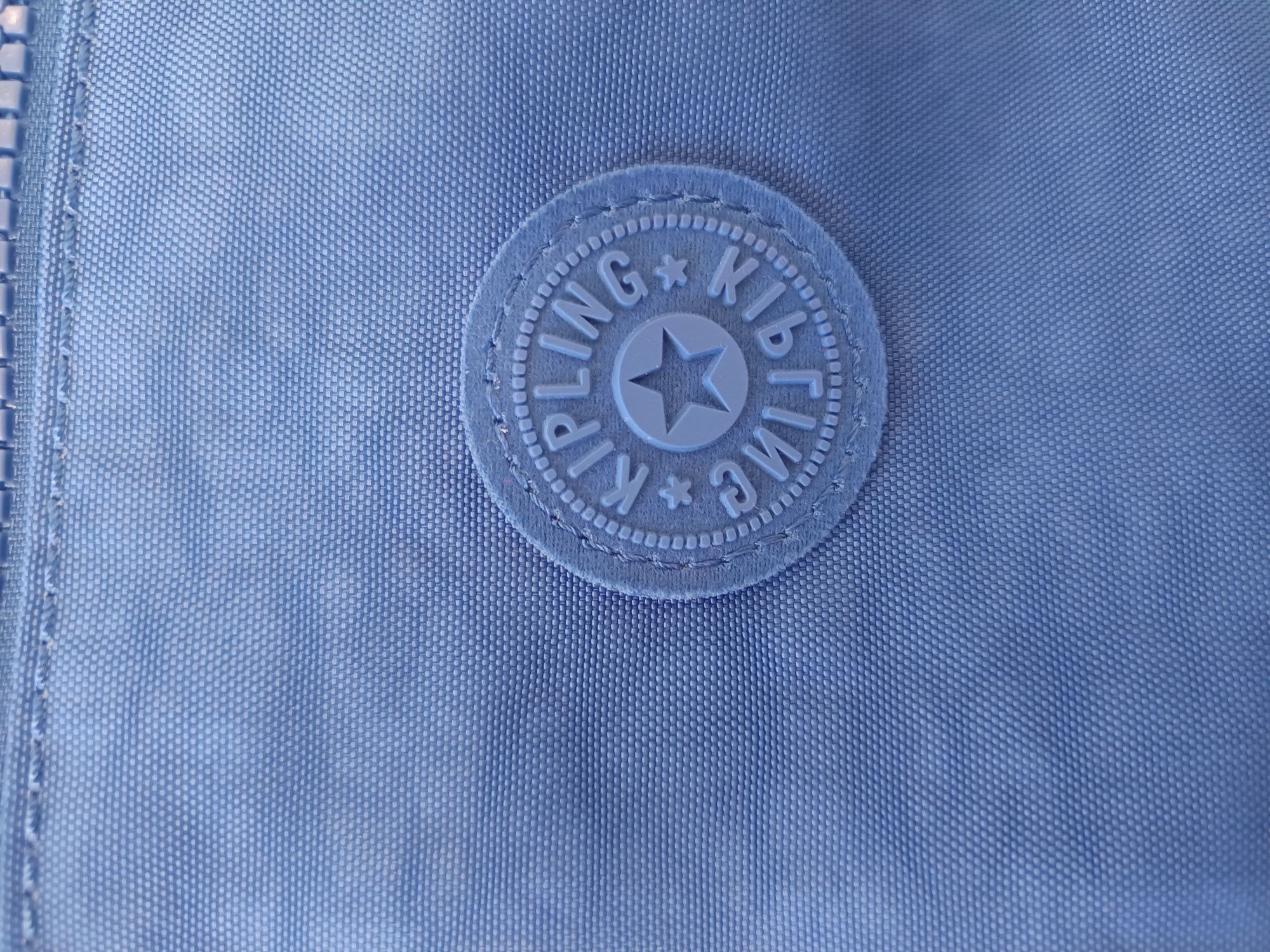 Mala de senhora azul