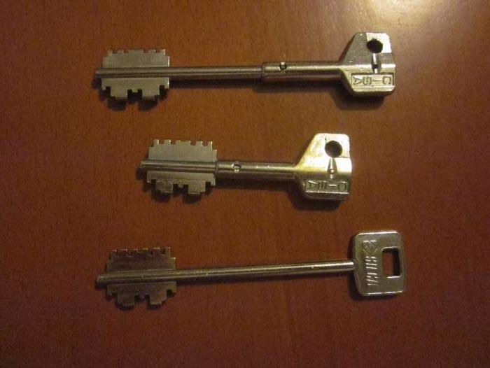 Fechadura Cisa para porta com 3 trancas