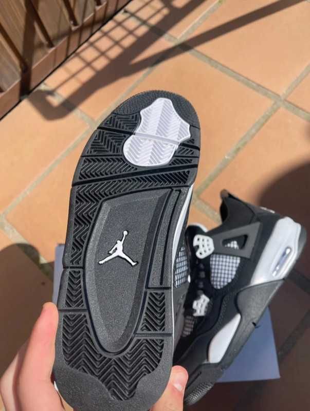 Buty JordanAirJordan4Retro White Thunder sportowe rozmiar.38