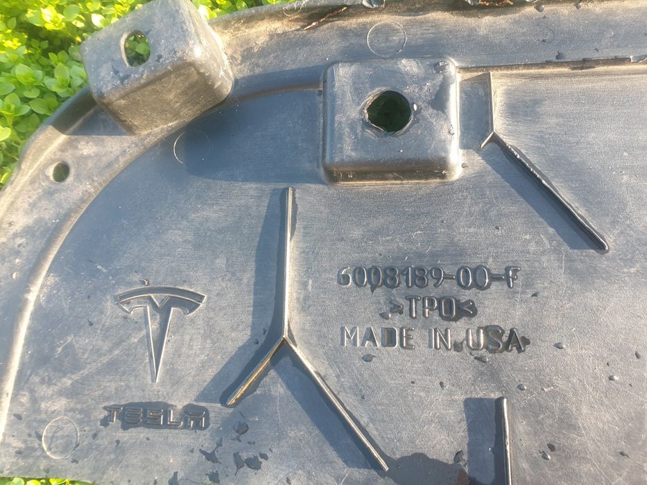 Защита переднего бампера Tesla Model S 2012-15 дорест 6008189-00-F