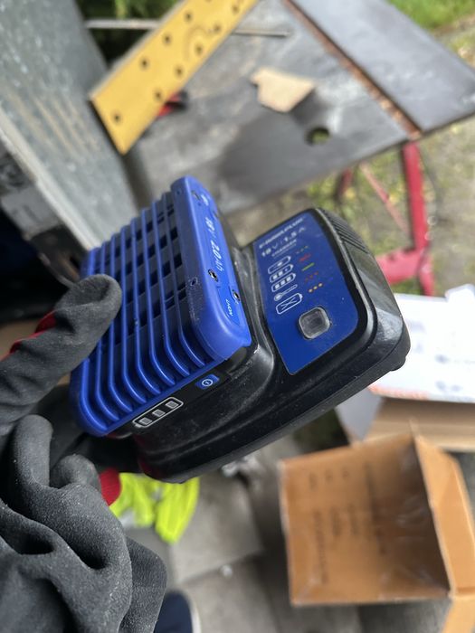 Akomulator  i ladowarka Rawlplug 2Ah