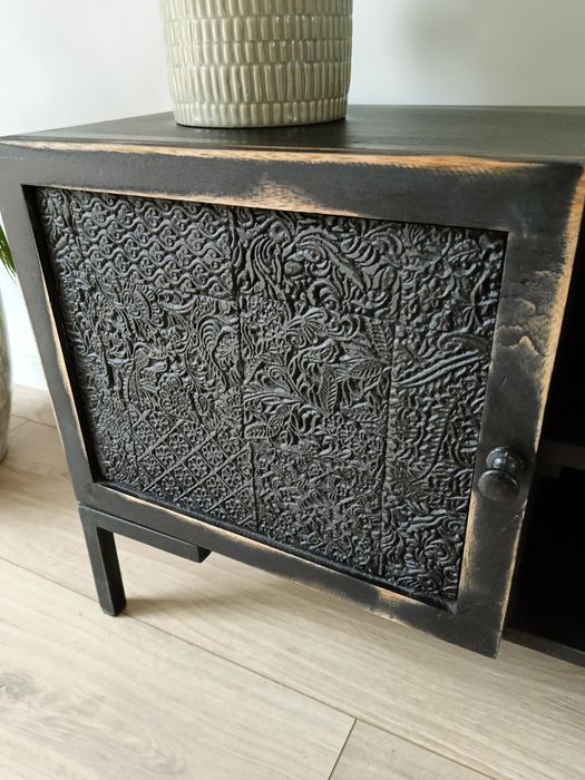 Zgrabna komoda szafka RTV drewniana odrestaurowana unikat