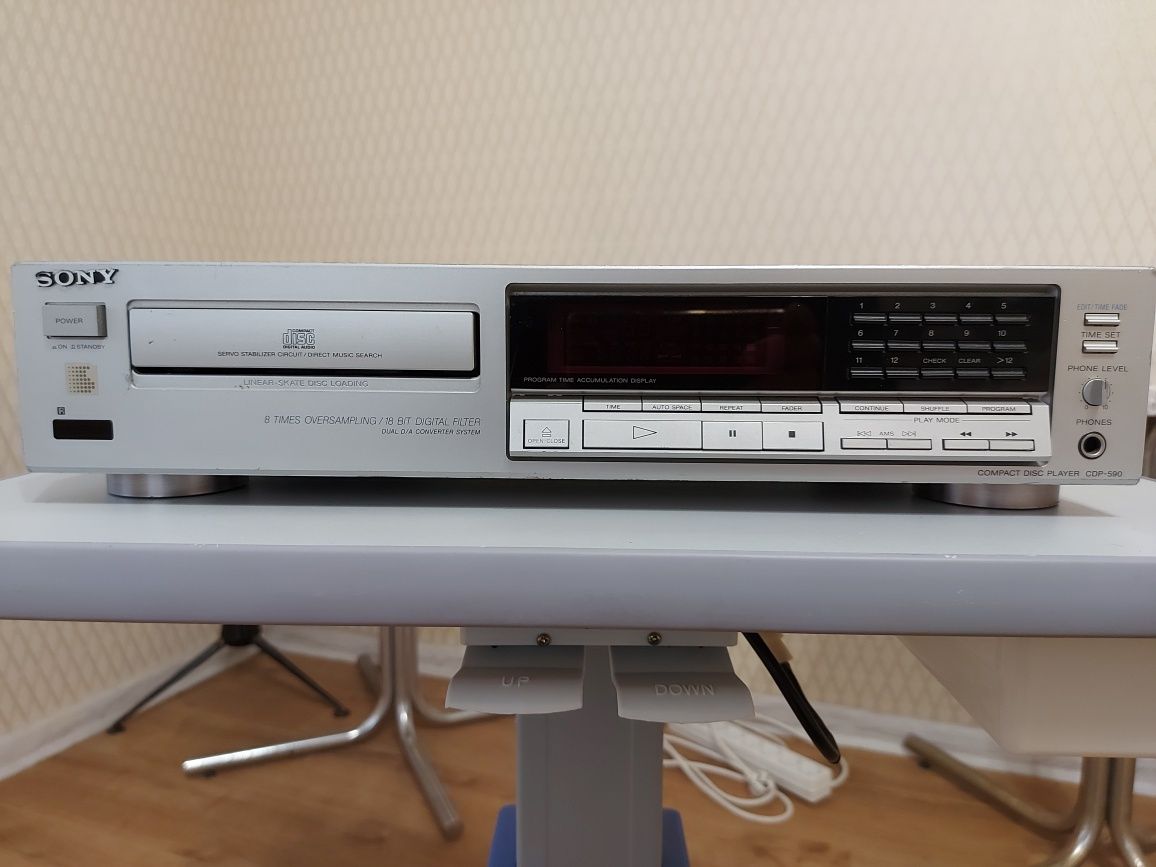 СД-плеер SONY , model: no. CDP-590