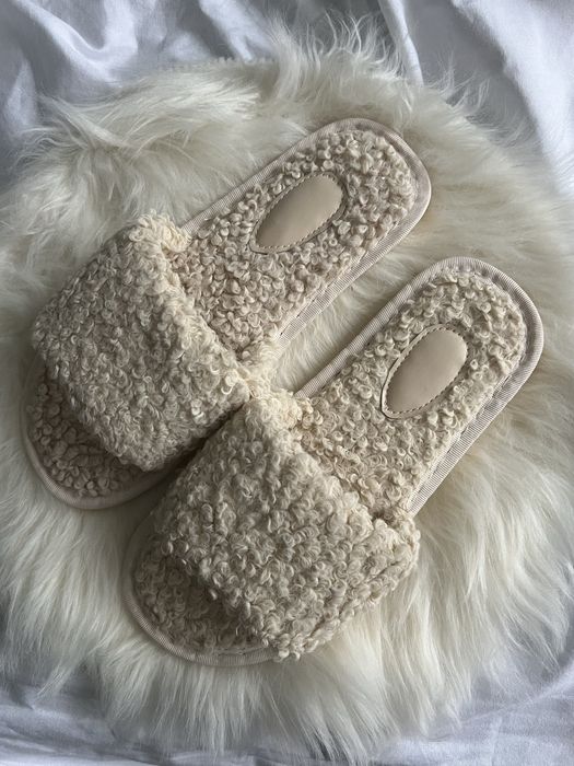 Тапки-баранчики бежевого кольору розмір 37-38 з мʼякою підошвою