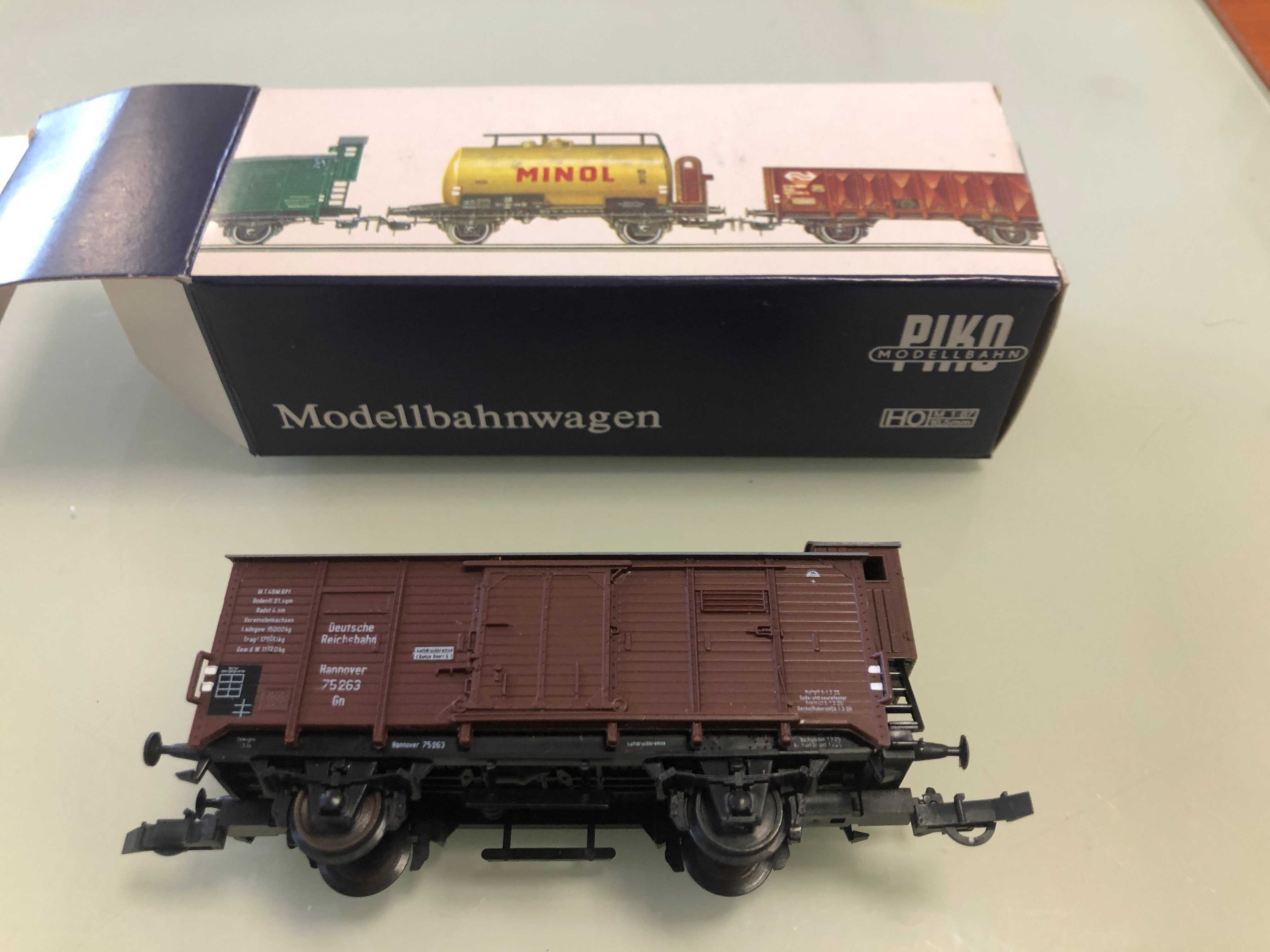 Wagon Piko H0 1/87 kolekcjonerski wagon Reto zaczep śledż  114