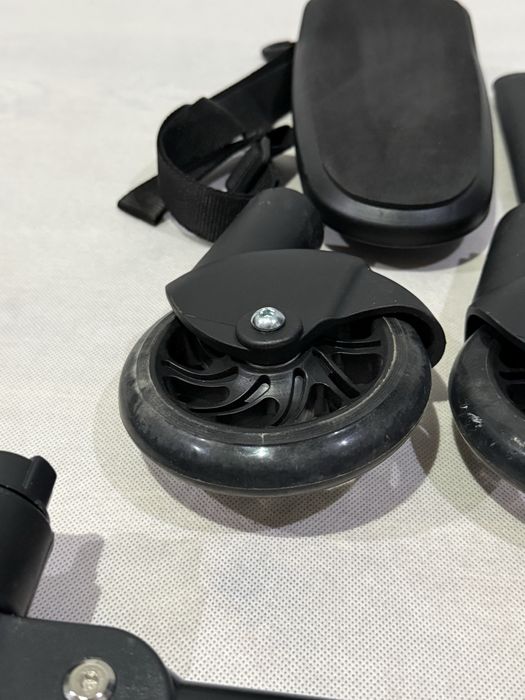 Dostawka do wózka z siedziskiem i kółkami – dla starszego dziecka