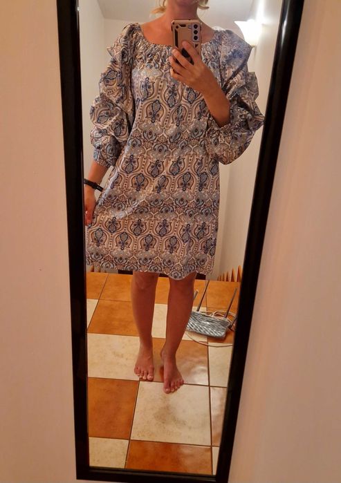 Piękna nowa sukienka z bufiastymi rękawami boho