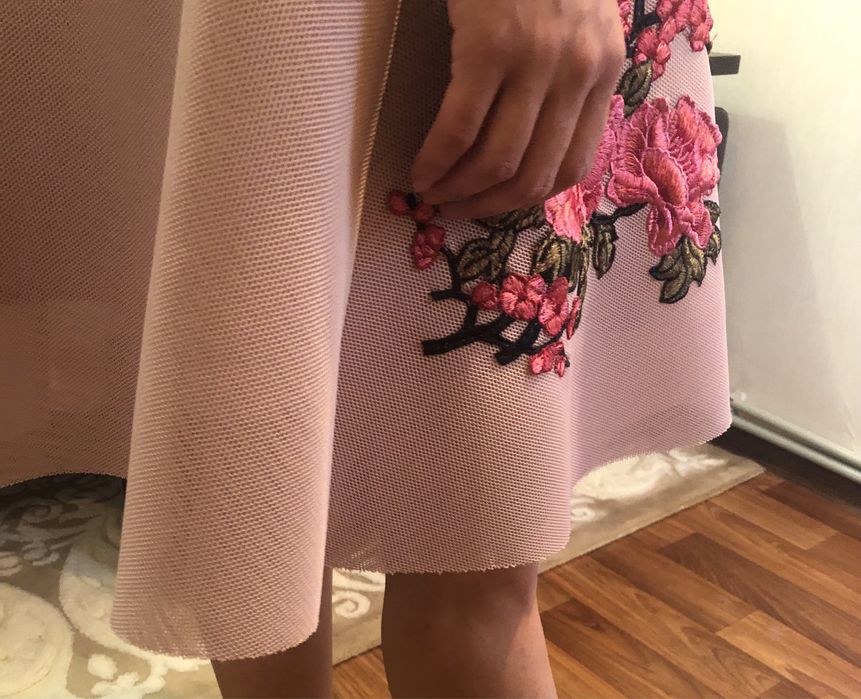 Платье New Look миди розовое с вышитыми цветами