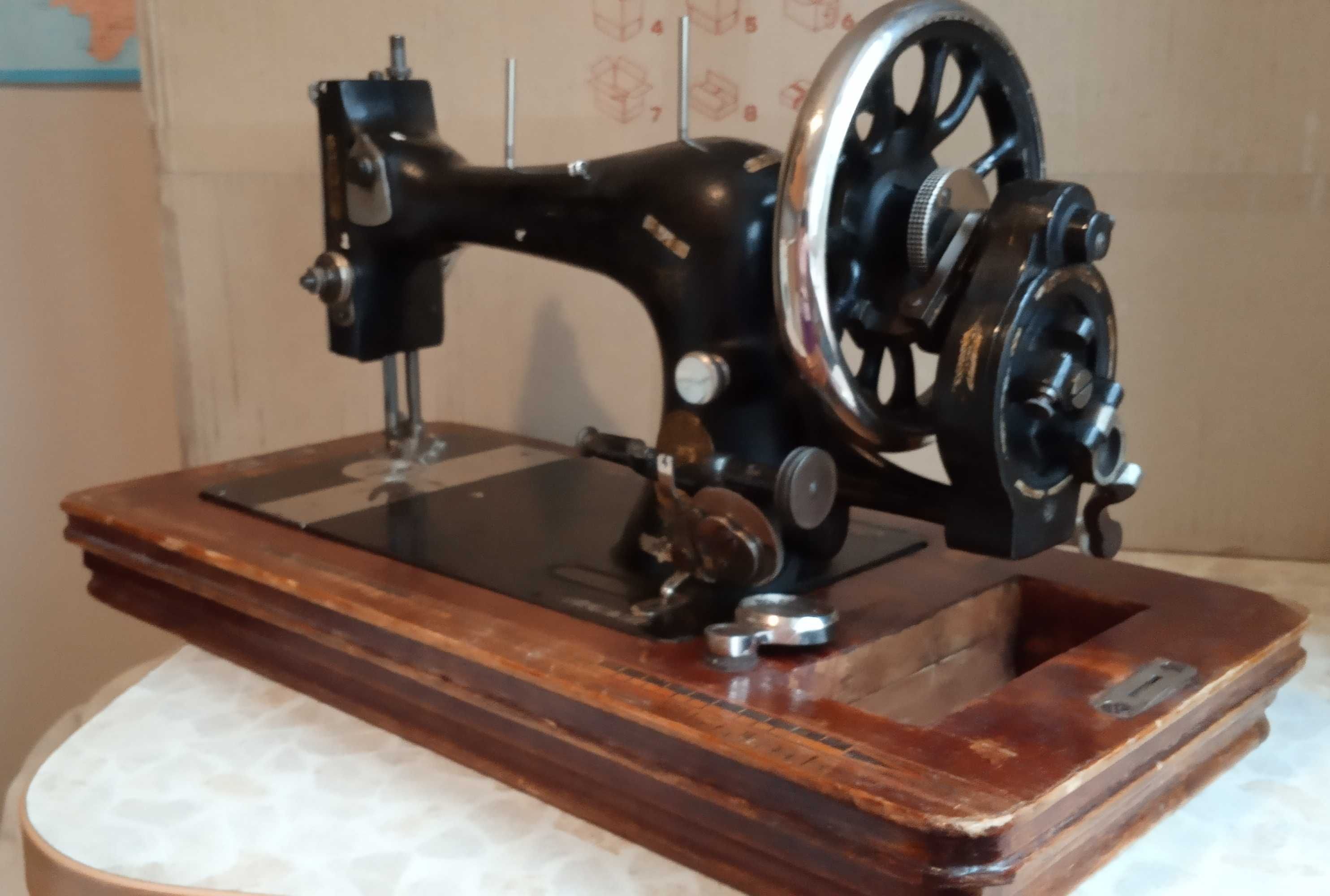 Швейная машинка ручная старинная немецкая