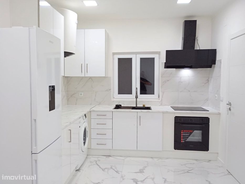 Terreno com 12.400m2 com casa T1 de apoio Agrícola