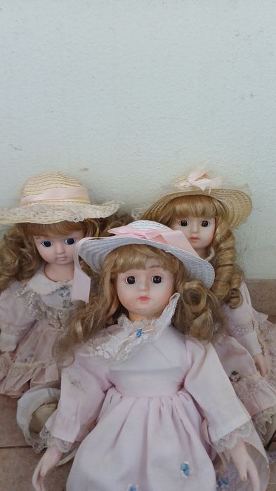Vendo 3 bonecas de porcelana