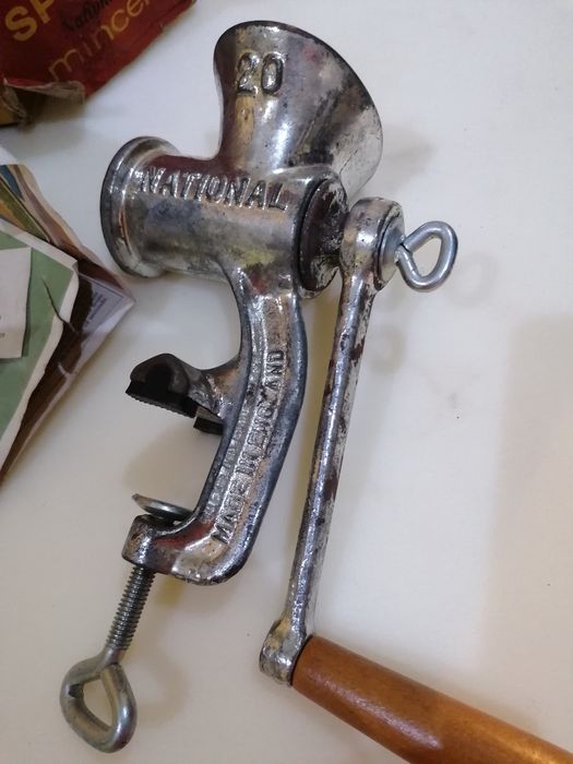 Picador de carne manual SEM USO marca Spong muito ANTIGO