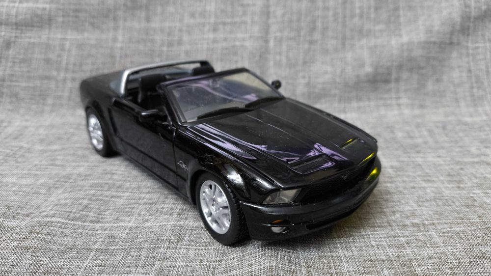 Машинка Ford Mustang GT 1/24 Motormax